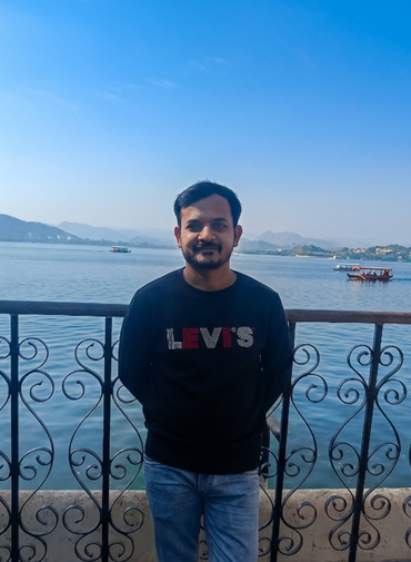 Amol kode in Black shirt